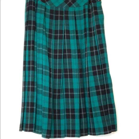 RUSS Plaid Pleated Skirt, Green Black - Picture 13 of 14